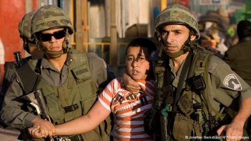 الاحتلال يعتقل 15 فلسطينيا من الضفة والقدس