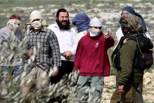 مواجهات في حلحول والمستوطنون يهاجمون بيوت الفلسطينيين شرق الخليل