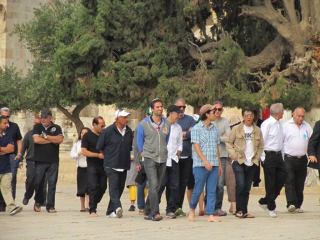 160 مستوطناً يدنسون الأقصى بحماية قوات الاحتلال