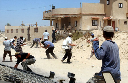 مستوطنون يهاجمون منزل قيادي في فتح جنوب نابلس