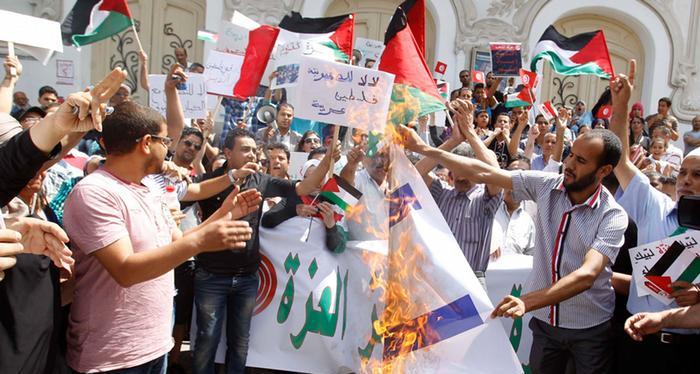مصر.. متظاهرون يندّدون بموقف بلادهم من العدوان على غزة