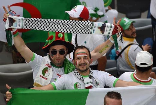 منتخب الجزائر يتبرع بمكافآته للشعب الفلسطيني