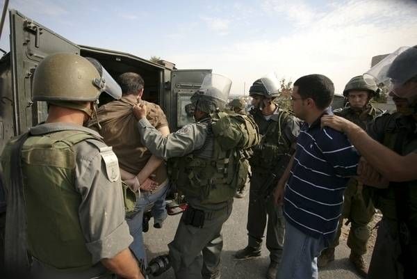 الاحتلال يشن حملة اعتقالات في شمال الضفة تطال 10 مواطنين