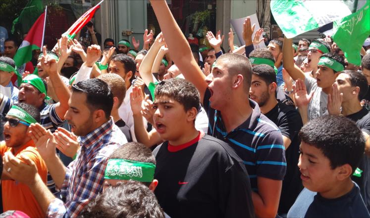 مواجهات وإصابات خلال مسيرات حاشدة في الضفة