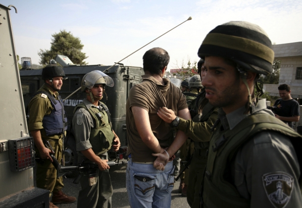 الاحتلال يعتقل 6 فلسطينيين من الضفة أحدهم جريح