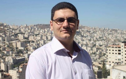 الاحتلال يجدد الإداري للصحفي منى للمرة الثالثة