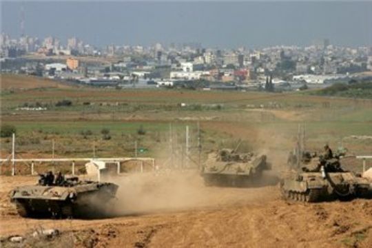 قوات الاحتلال تتراجع من عدة مناطق على حدود القطاع