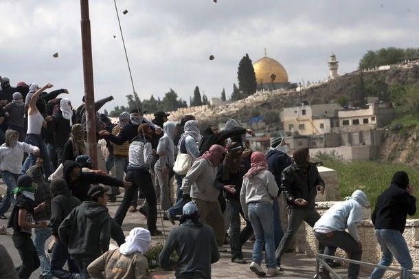 مواجهات عنيفة في أحياء القدس تنديدًا بالعدوان على غزة