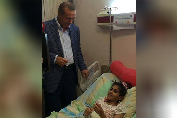 أردوغان يزور جرحى عدوان غزة في أنقرة