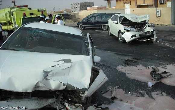 إصابة 4 مواطنين بتصادم مع آلية عسكرية بالخليل