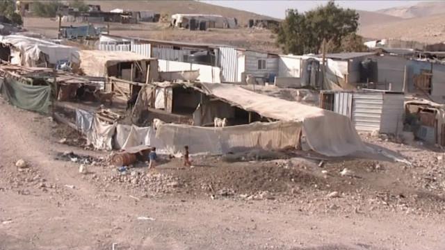 الاحتلال يواصل العمل على ترحيل بدو شرق القدس للأغوار