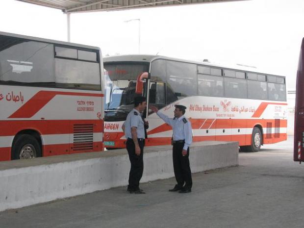 الاحتلال يقر باستخدام معبر بيت حانون لتجنيد متخابرين معه