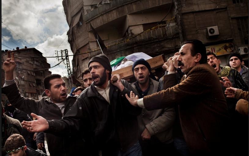 استشهاد لاجئ فلسطيني في سوريا واستمرار استهداف المخيمات