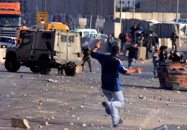 الفلسطينيون يحيون اليوم الذكرى الـ14 لانتفاضة الأقصى