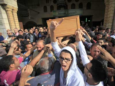 مظاهرة مفاجئة لطلاب معارضين للسيسي بميدان التحرير