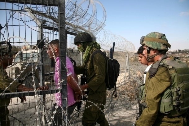 الاحتلال يعتقل 23 عاملا فلسطينيا من داخل أراضي 48