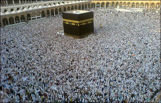 الحجيج يواصلون التوافد على مكة المكرمة