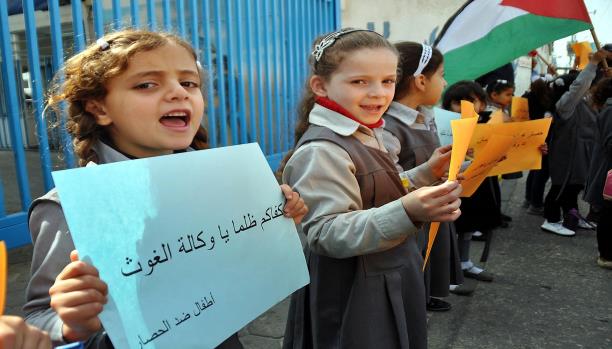 فعاليات جنين تواصل إغلاق مكاتب أونروا احتجاجا على التقليصات