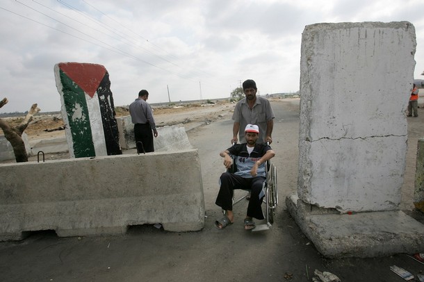 مخابرات الاحتلال تبتز المرضى الفلسطينيين