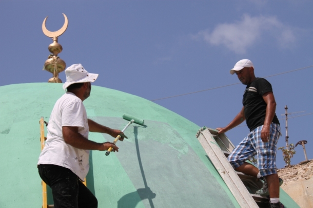 ترميم قباب مسجد تاريخي في عكا