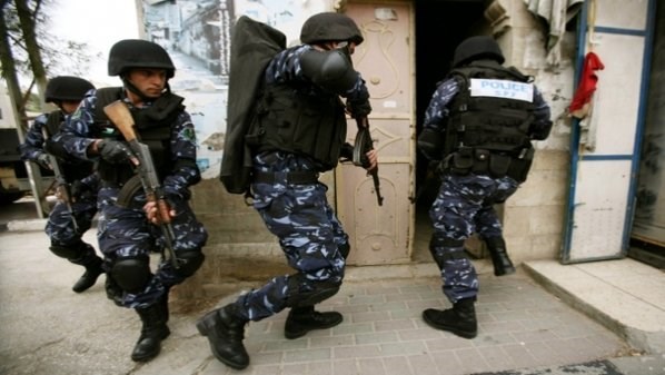 حماس: أمن السلطة يواصل اعتقال الأسرى المحررين بالضفة