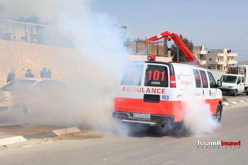 إصابة مواطن واعتقال مسعف خلال قمع الاحتلال مسيرة شرق رام الله