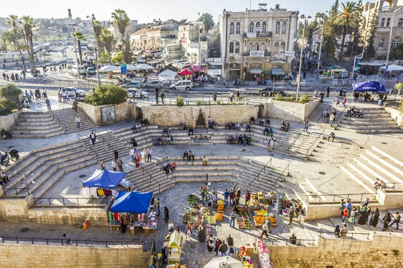 أهالي القدس يتصدون لوسائل الاحتلال في إفراغ المدينة