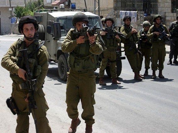الاحتلال يقتحم مخيم شعفاط ويعتقل طبيبين فلسطينيين