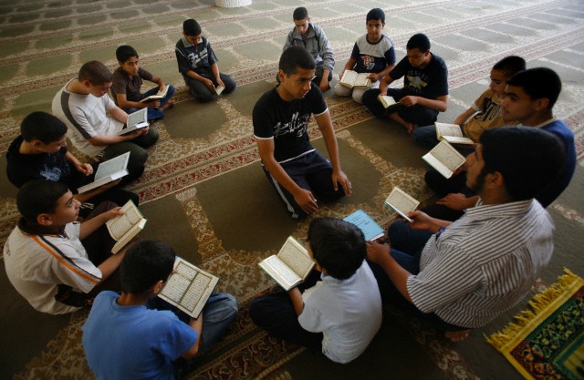 اجعله شفيعك.. مشروع لتحفيظ القرآن في غزة برعاية فيدار
