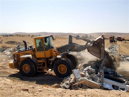 الاحتلال يهدم مسجدا في النقب المحتل