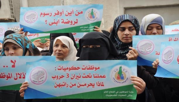 (أم أحمد).. ومشقة رحلة الوظيفة اليومية