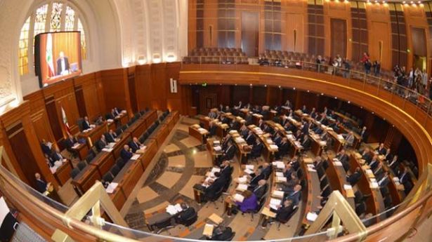النواب اللبناني يقبل استقالة 8 من أعضائه