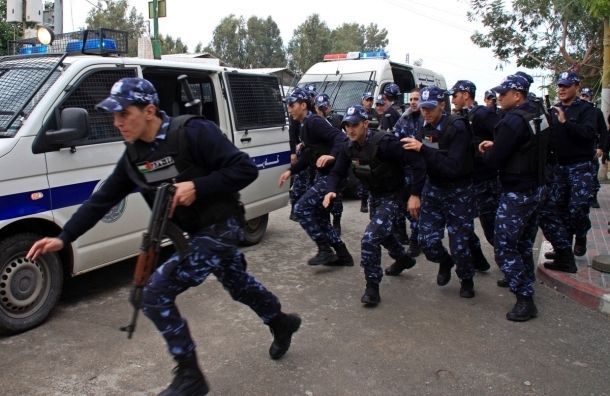 أجهزة السلطة تعتقل 4 محررين وتواصل اعتقال آخرين