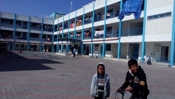 الأورومتوسطي يدعو أونروا لإنقاذ حياة آلاف النازحين المحاصرين بمدرسة شمال غزة