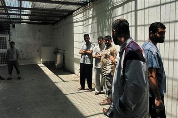 4 أسرى يواصلون إضرابهم عن الطعام في سجون الاحتلال