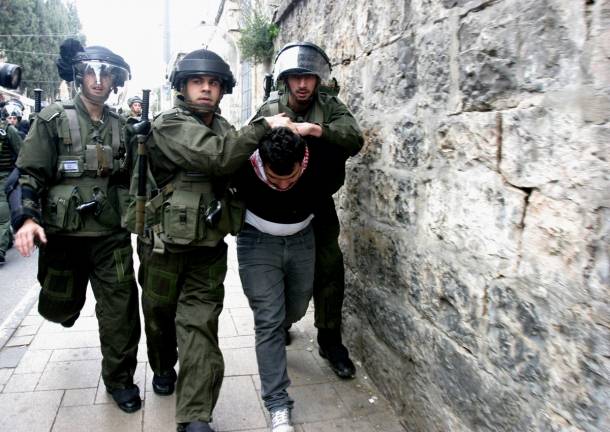 الاحتلال يعتقل شاباً فلسطينيا من سلوان
