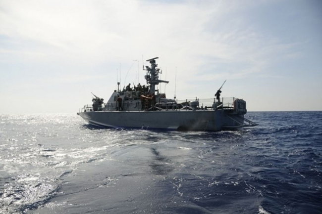 البحرية الصهيونية تعتقل صيادَين في عرض بحر  وسط غزة