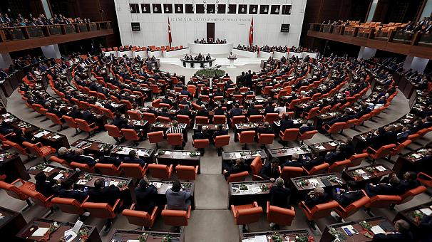 البرلمان التركي يُصادق على مذكرة إرسال قوات إلى ليبيا