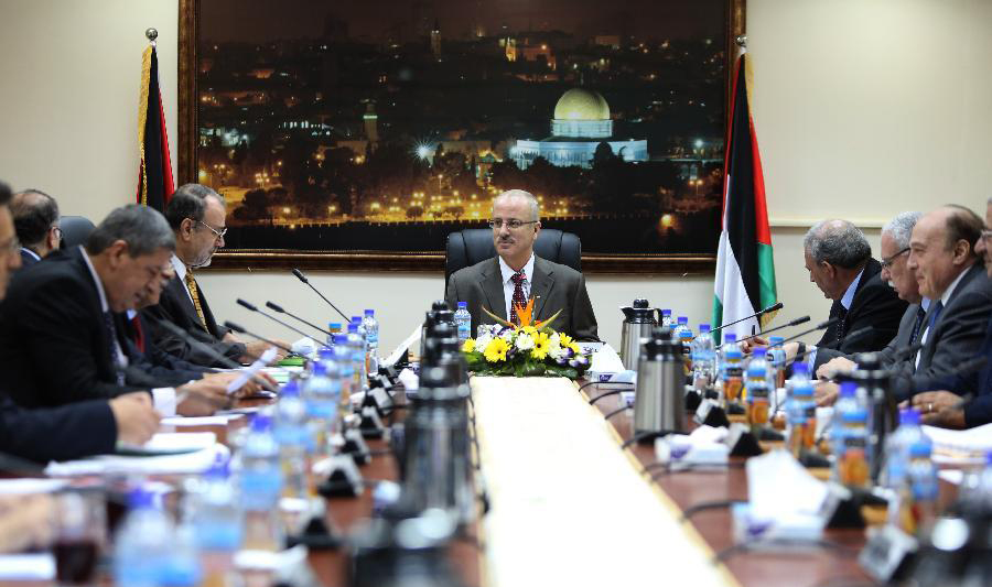 الحكومة: مستعدون لتسلم مهامنا في غزة