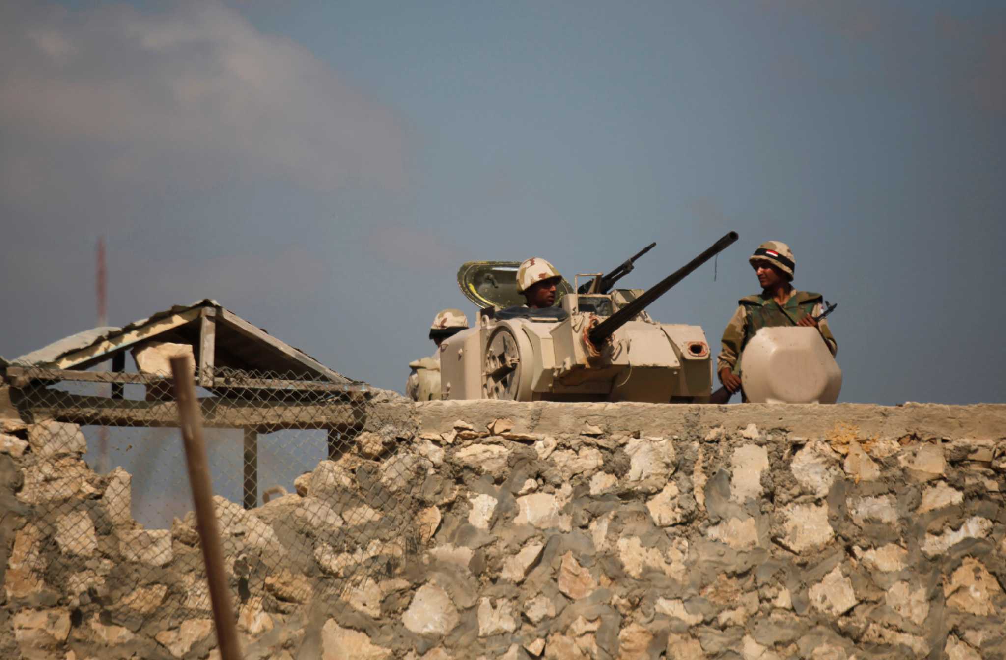 الجيش المصري يطلق النار نحو صيادين وموظفي الحدود بغزة