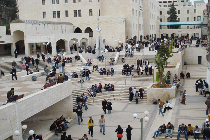 دعوة لإضراب بالجامعات الفلسطينية واستمرار الأزمة