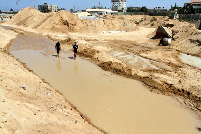بالصور: القناة المائية المصرية.. الخطر القاتل