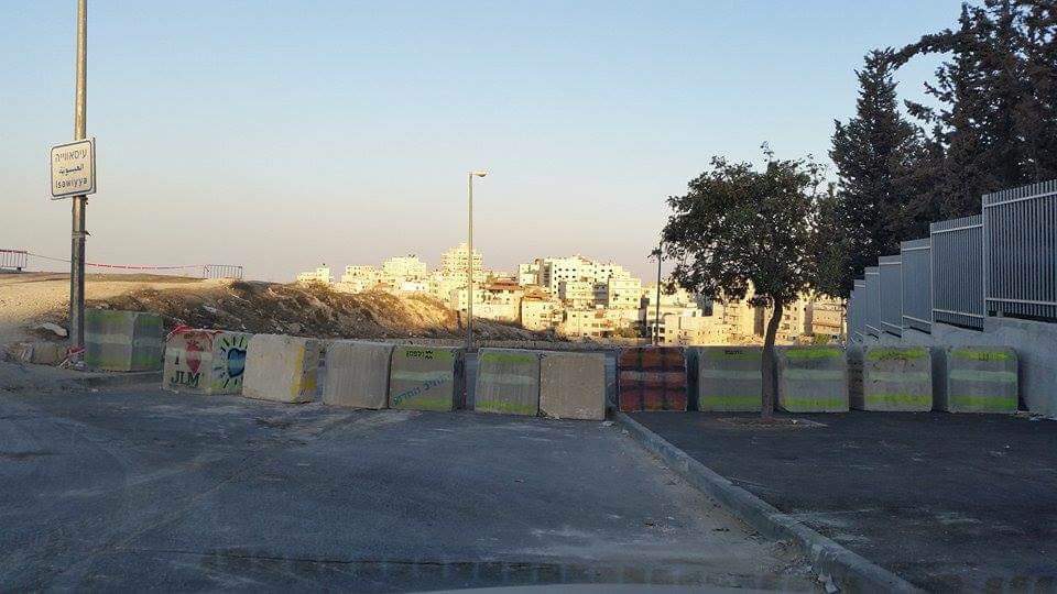 المكعبات الإسمنتية تحيل قرى القدس سجونا كبيرة