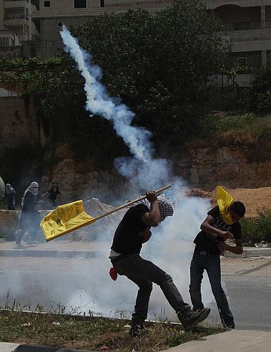 مواجهات بين طلاب جامعة بيرزيت وجنود الاحتلال امام سجن عوفر