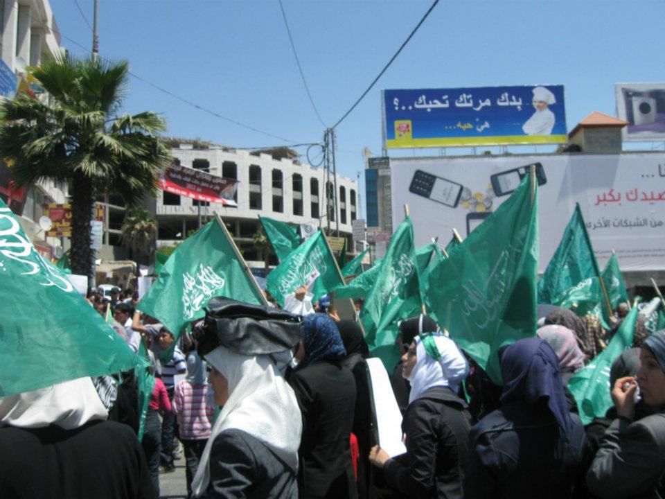 مسيرة جمعة الأسرى في الخليل ومنع السلطة تقدم المتظاهرين