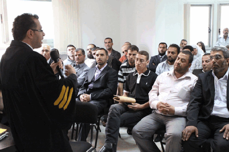 صور اعتصام أمام المحكمة العليا في رام الله لمعلمين مفصولون من عملهم على خلفية انتمائهم السياسي