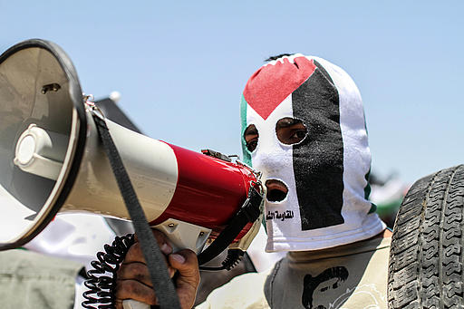 مواجهات الشبان الفلسطينيين مع جنود الاحتلال