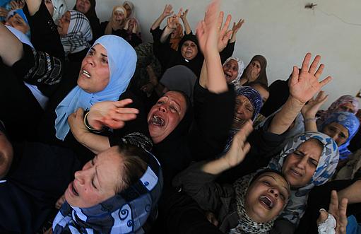 صور لتشييع شهيدين بعد استهداف تجمع لمواطنين واصابة ثالث في قطاع غزة