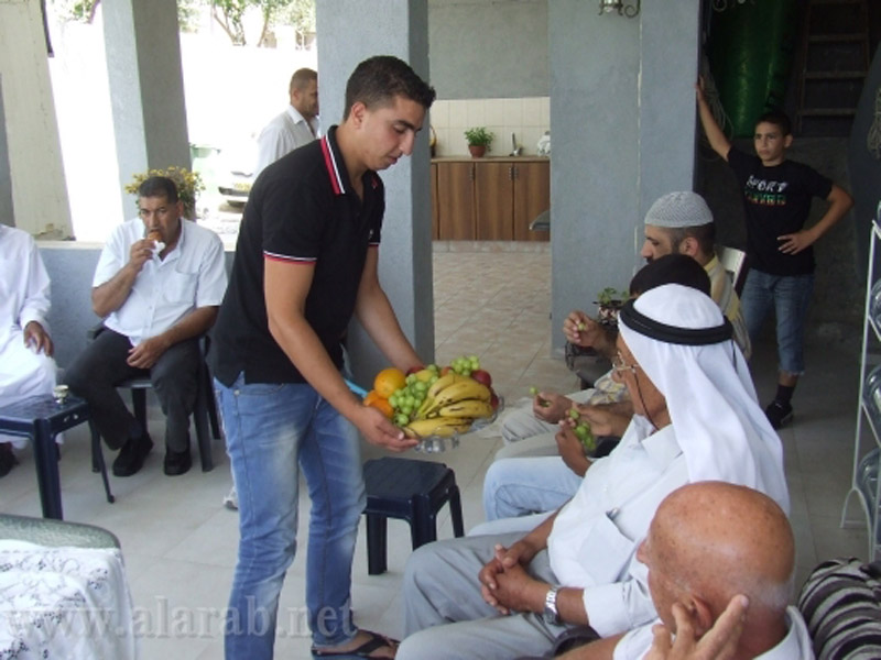 وفد برئاسة الشيخ رائد صلاح يزور الأسرى المحررين من الداخل
