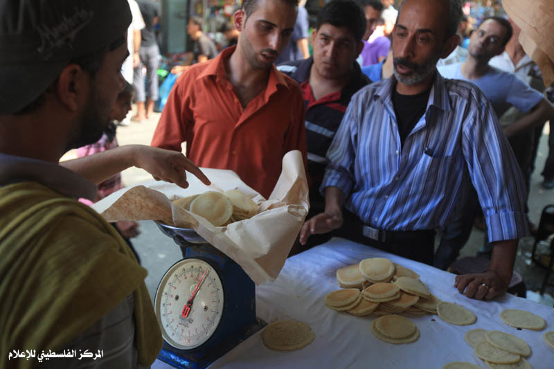 صور أجواء اليوم الثاني من رمضان في غزة